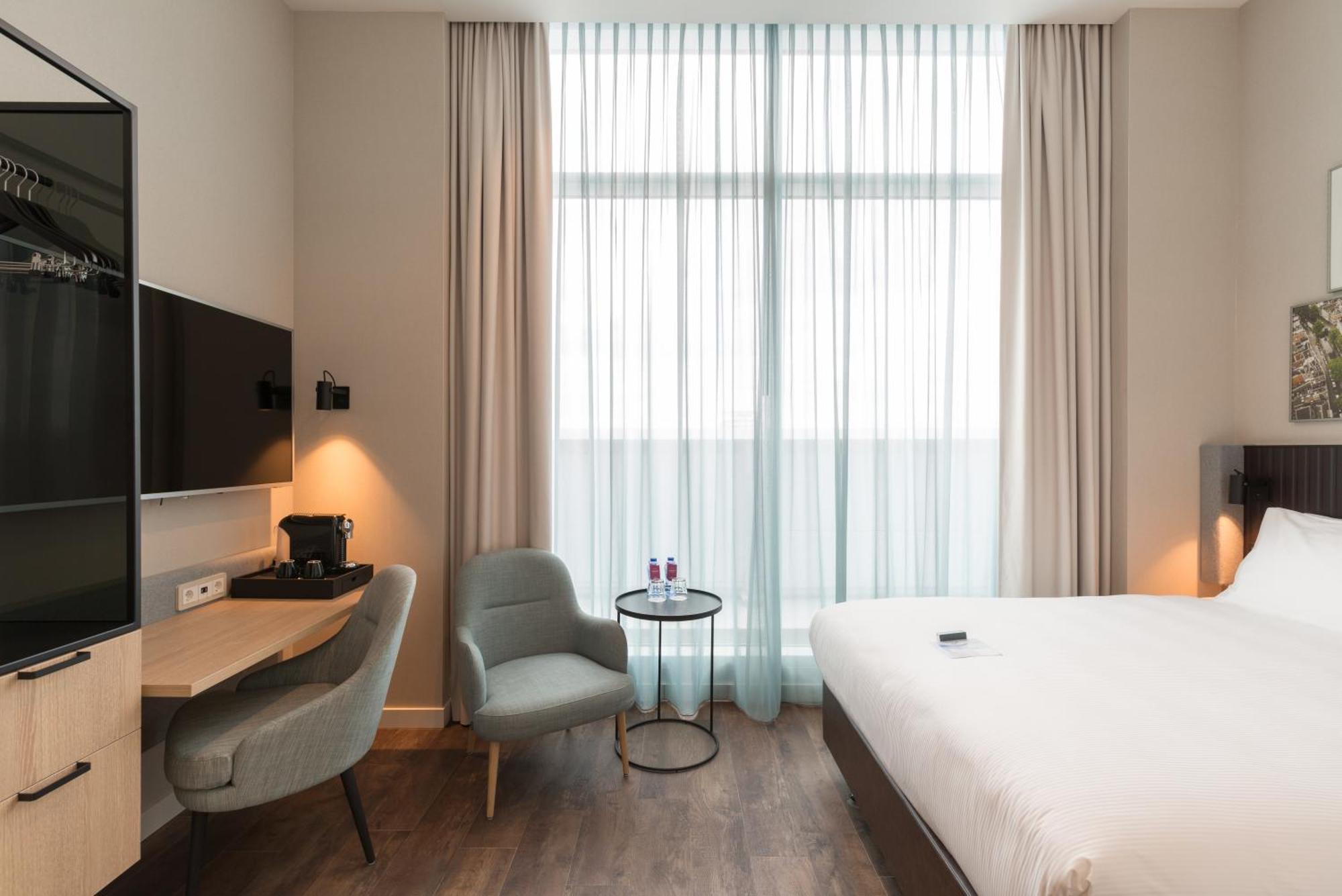 Standard Queen Room